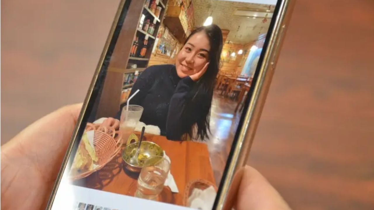 母のスマホの残る笑顔の里実さん