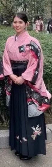 袴姿の里実さん