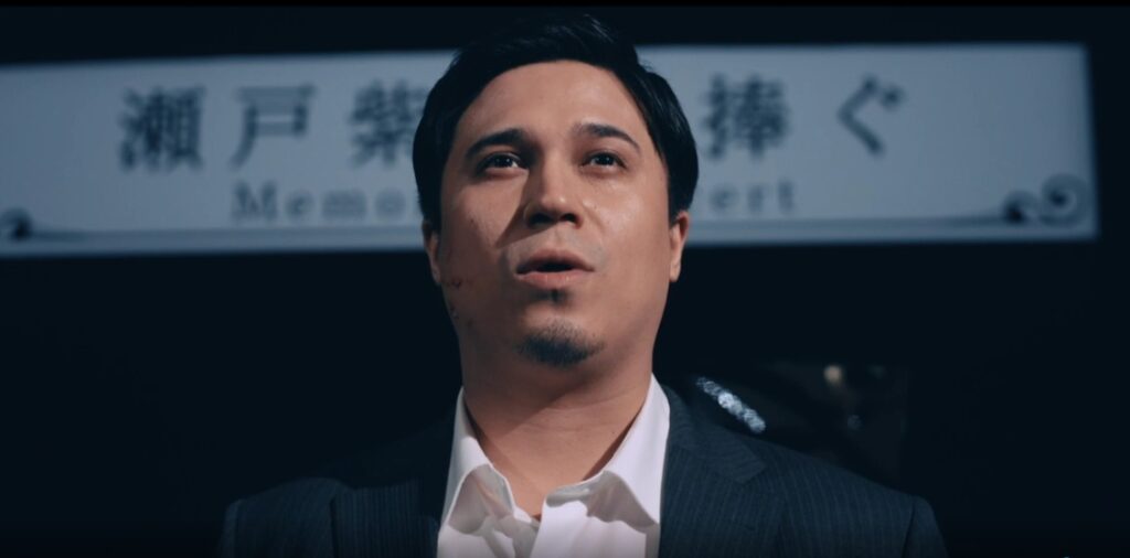 カノンを弾き終わったあと、何かをつぶやく宇津見