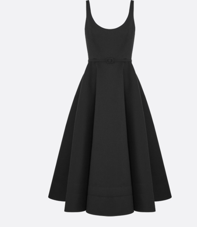 綾瀬はるかが紅白2025で3番目に着用した黒いドレス