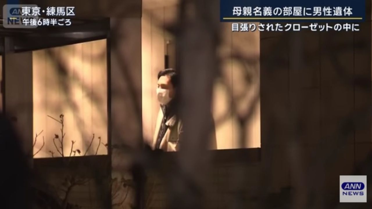 中窪さんの部屋の前にいる警察官