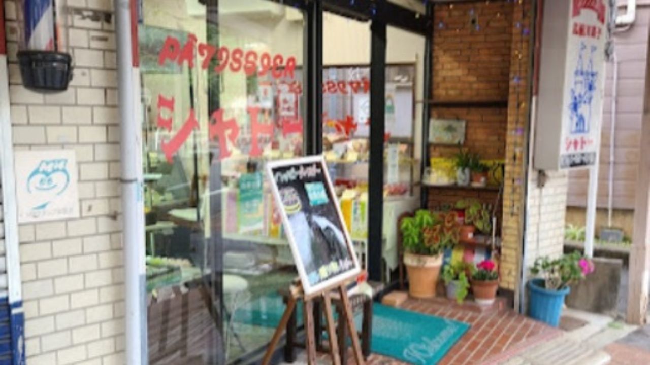 リブートのケーキ店