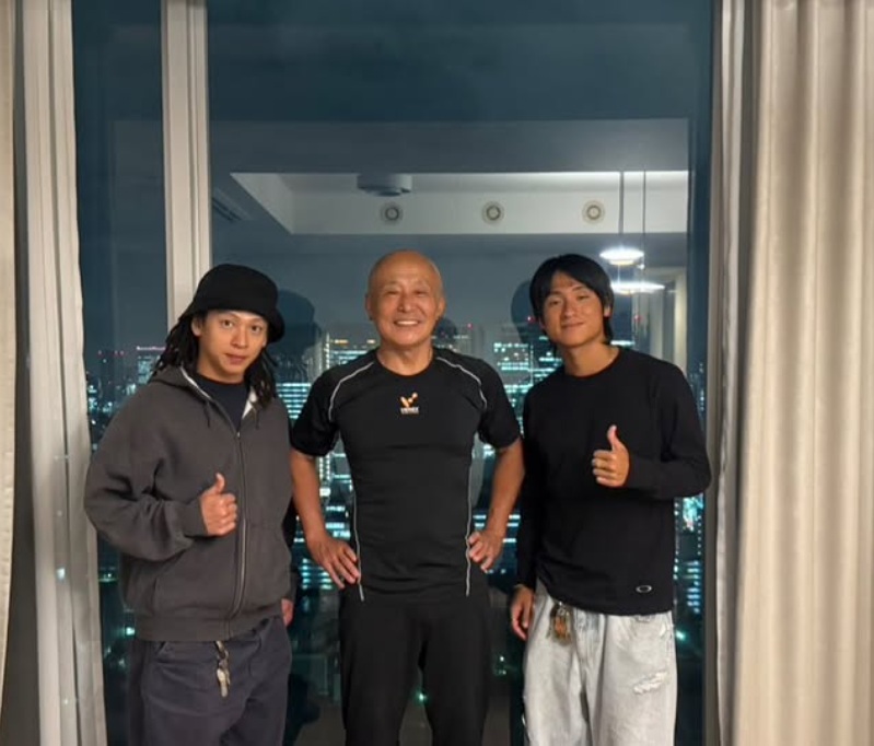 松栄功と平野歩夢・海祝兄弟