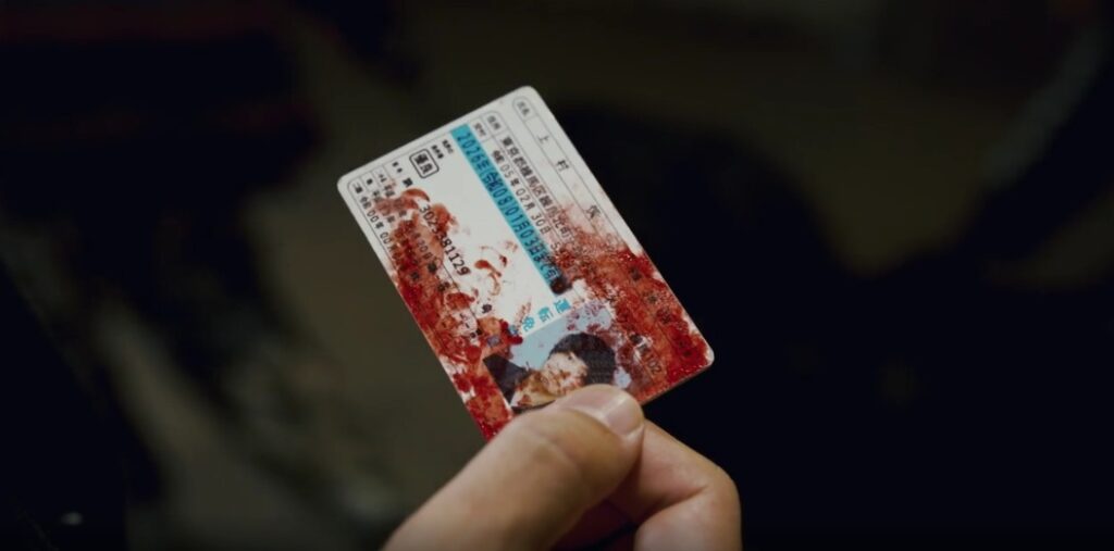 冬橋に手渡された免許証