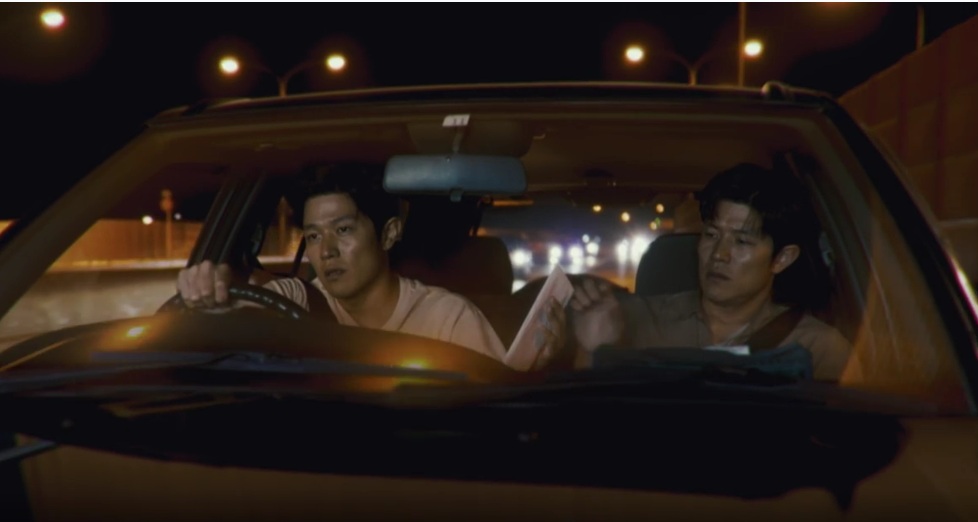 早瀬に「離婚届」を手渡す儀堂