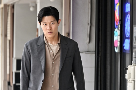 鋭い目つきの儀堂