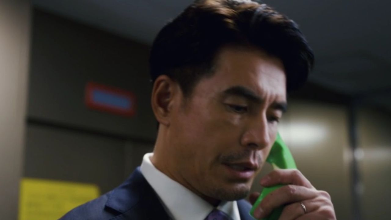 早瀬にガサ入れの情報を伝える真北