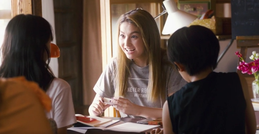 「しぇるたー」で子どもに勉強を教えるマチ