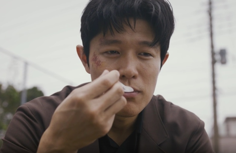 プリンを食べる早瀬