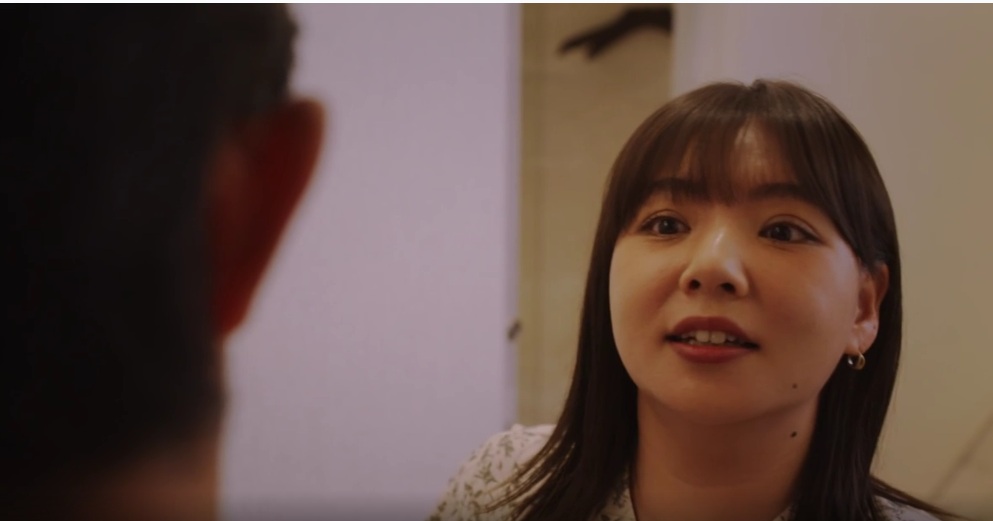 儀堂に「定期メンテナンスに来てください」と伝える瞳