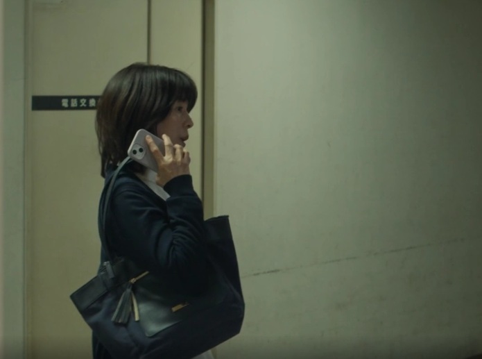 秦野のもとを訪れた成田温子