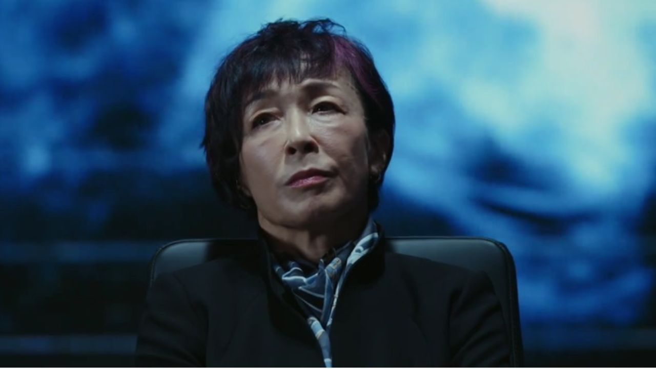 乃木がアリを詰問するのを見守る櫻井司令