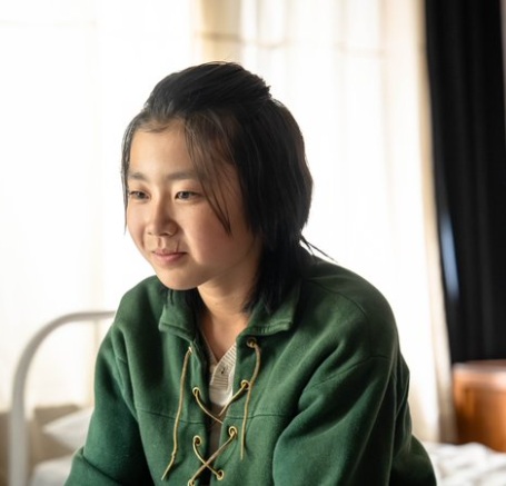 妹・アヌには優しい表情を見せるチンギス