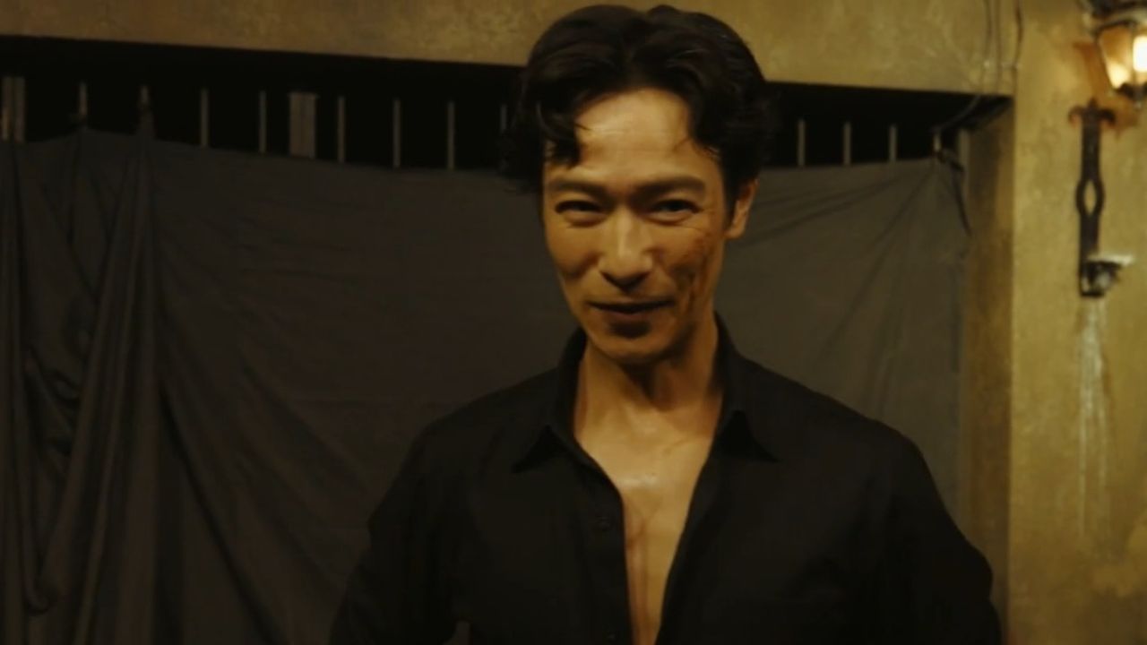 ドラムに近づくリュウ